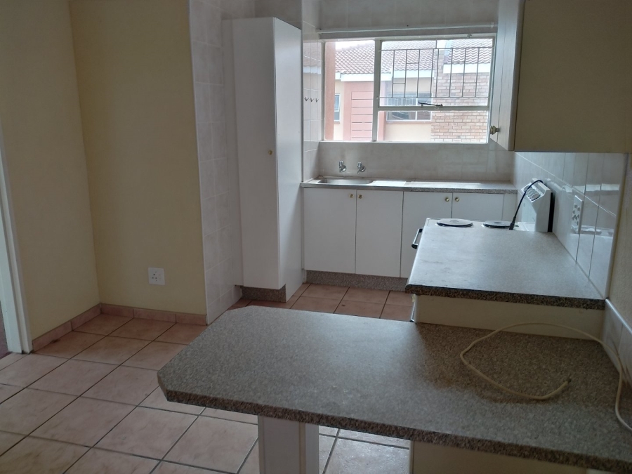 To Let 1 Bedroom Property for Rent in Kannoniers Park North West